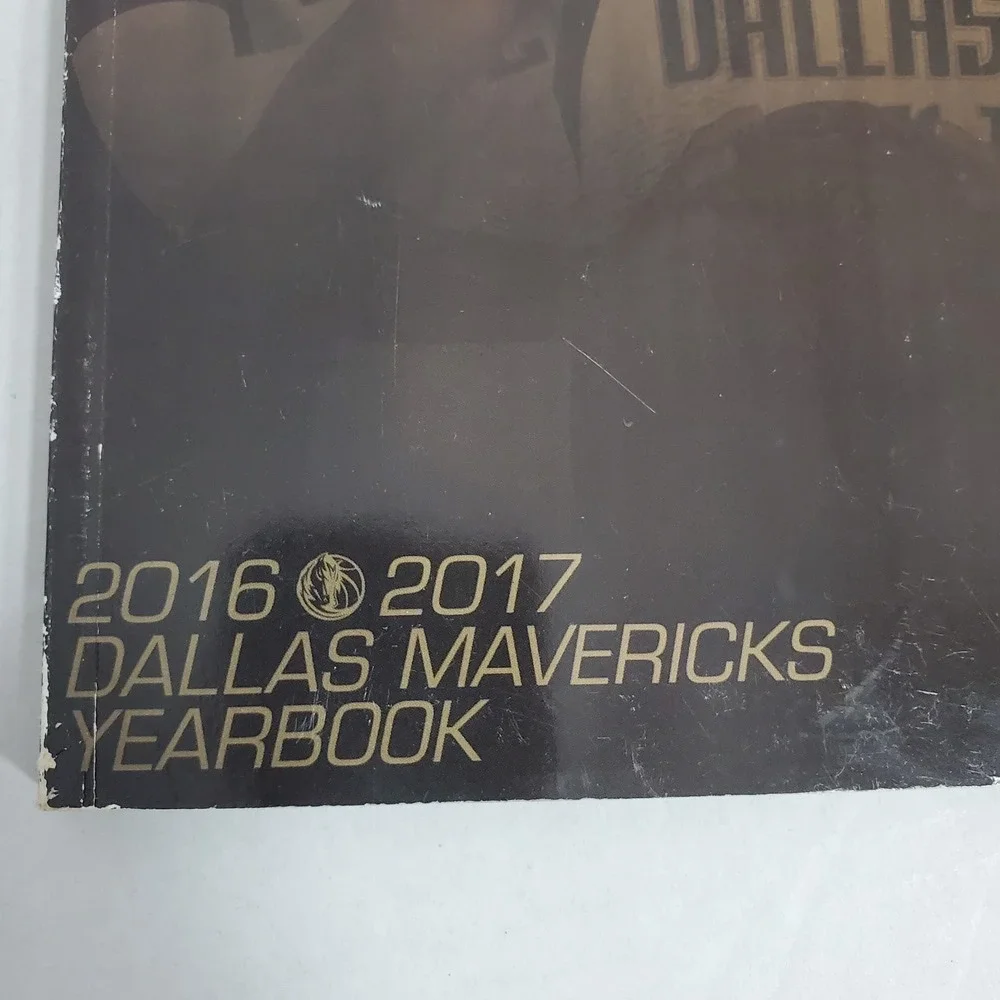 Dallas Mavericks‎ 2016–2017 Official Yearbook–NBA Media Guide–Dirk Nowitzki